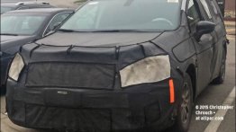 2017 Chrysler Town & Country spied ahead of Detroit debut - Spied