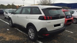 2017 Peugeot 5008 spotted in the wild for the first time