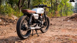 Modified Yamaha RX 135 ‘Tarak’ brat café racer by Hindustan Customs