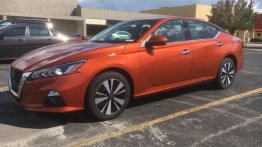 2019 Nissan Altima SR spotted in parking lot ahead of imminent launch