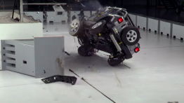 Jeep Wrangler Performs Poorly at IIHS Crash Test - VIDEO