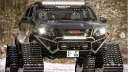 Isuzu D-Max V-Cross With Tank Tracks is SAVAGE - Rendering