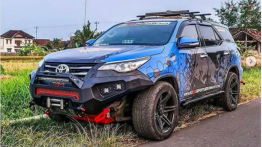 Check Out This Fantastic Red Bull Livery On A Modified Toyota Fortuner