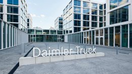 Daimler Truck pays 7,300 Euros to Employees After Successful First Fiscal Year 2022