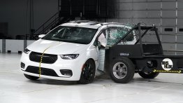 Chrysler Pacifica Mini Van Earns IIHS Award