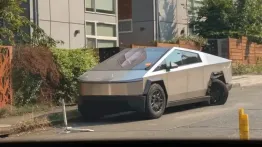 Abandoned Tesla Cybertruck Becomes Seattle's Unofficial Tourist Spot