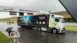 Mercedes-Benz eActros 600 Sets World Record - In Reverse!