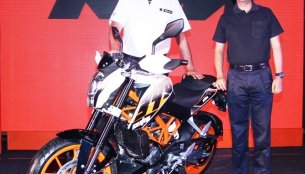 Breaking - KTM Duke 390 stroms in at Rs. 1.8 lakhs!