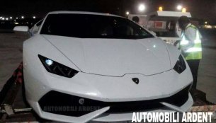 Spied - Lamborghini Huracan gets unloaded in an Indian airport