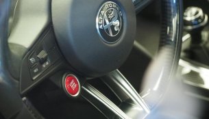 Alfa Romeo Giuila interior with manual gearbox snapped - Report