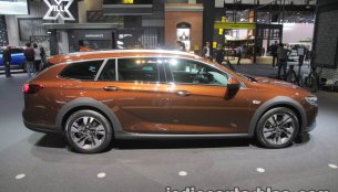 Opel Insignia Country Tourer showcased at IAA 2017 - Live