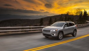 2019 Jeep Cherokee (facelift) revealed ahead of NAIAS 2018 debut