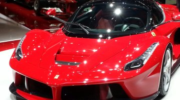 Breaking - La Ferrari steals the show at Geneva