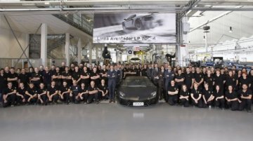 2,000th Lamborghini Aventador LP 700-4 rolls out of Sant'Agata Bolognese