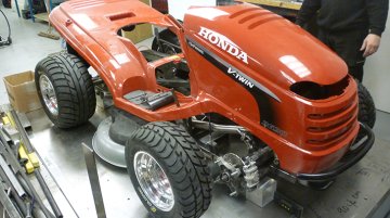 New Honda lawnmower does 208kph, 0-100kph in 4s with a Bugatti Veyron rivaling 520bhp/tonne!