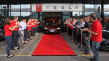 Tesla Motors delivers first Model S in Europe; Reports profit for second quarter