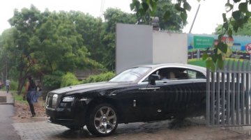 Spied - The Rolls Royce Wraith arrives in India; festive season launch likely