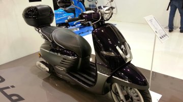 EICMA Live - Peugeot Django premieres