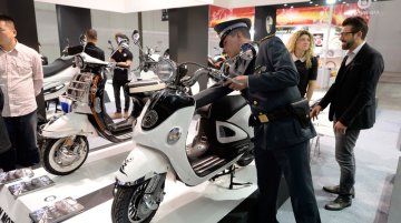 Vespa lookalikes seized at the EICMA 2013