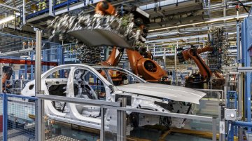 Mercedes-Benz rolls out new C-Class from Bremen - Official Gallery