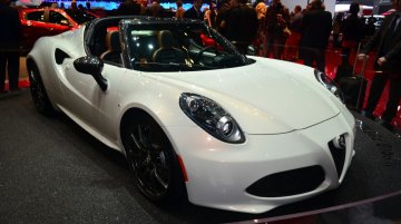 Geneva Live - Alfa Romeo 4C Spider unveiled