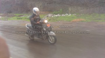 Spied - IAB reader snaps the Mahindra G101 scooter on test