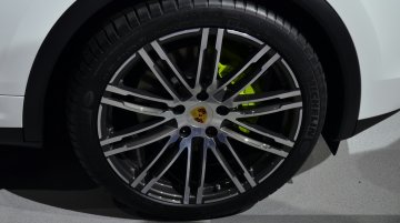 2015 Porsche Cayenne S E-Hybrid at the Paris Motor Show 2014