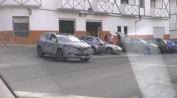 Renault Qashqai-based compact SUV - Spy