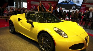 2015 Alfa Romeo 4C Spider - 2015 Geneva Live