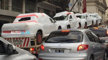 Renault Oroch (Duster pick-up) spotted on a transporter - Spied