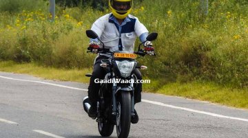 Spy shots of Suzuki Gixxer, Suzuki Gixxer SF with rear disc brake