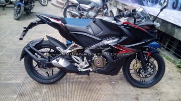 Bajaj Pulsar RS200 Demon Black - In Images