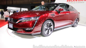 Honda Clarity Fuel Cell – 2015 Tokyo Live