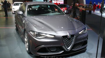 Alfa Romeo Giulia and custom Alfa Romeo 4C - 2015 Dubai Live