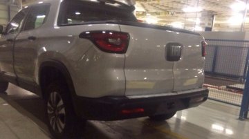 Fiat Toro caught undisguised at plant in Pernambuco - Spied