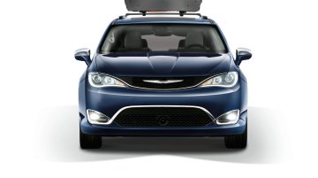 Mopar accessories for Chrysler Pacifica revealed - IAB Report