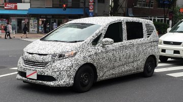 2016 Honda Freed spotted testing in Tokyo