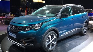 Peugeot 5008 spied at the 2016 Paris Motor Show venue