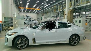 Kia K8 spotted completely undisguised