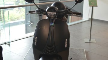 Vespa 946 Emporio Armani Edition