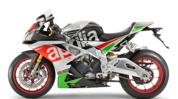 2017 Aprilia RSV4 & 2017 Aprilia Tuono V4 showcased at IMS Chicago