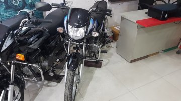 2017 Hero HF Deluxe BSIV at dealership