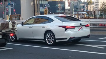 2017 Lexus LS spotted in the wild with no camouflage