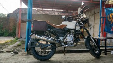 Bajaj Pulsar 150 modified as Royal Enfield Himalayan