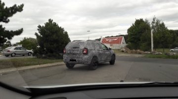 2018 Dacia Duster (2018 Renault Duster) spotted with LED DRL turned on