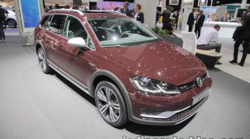 2018 VW Golf Alltrack at the IAA 2017 - Live