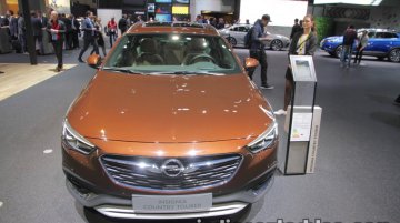 Opel Insignia Country Tourer at IAA 2017