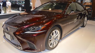 2018 Lexus LS at 2017 Dubai Motor Show