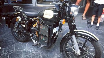 Royal Enfield Classic 500 Stealth Black - In Images