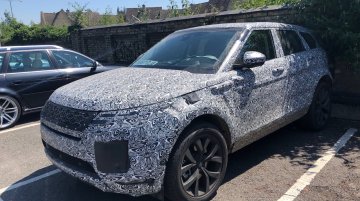 IAB viewer captures the 2019 Range Rover Evoque at a parking lot